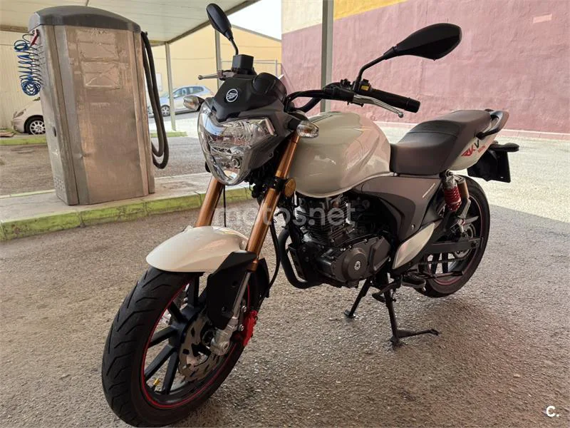 Keeway RKV 125 – Vista 8