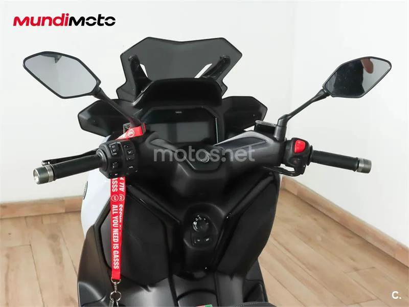 Yamaha XMAX 300 – Vista 11