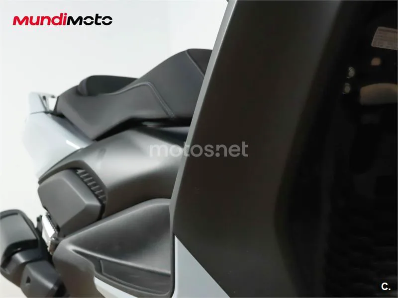 Yamaha XMAX 300 – Vista 16