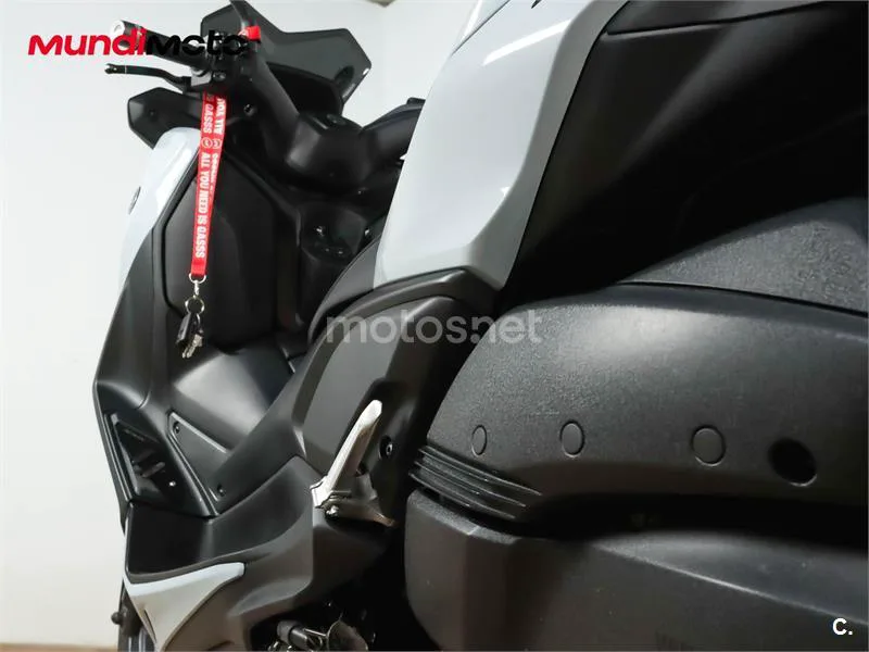 Yamaha XMAX 300 – Vista 9
