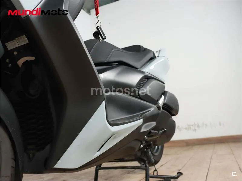 Yamaha XMAX 300 – Vista 10