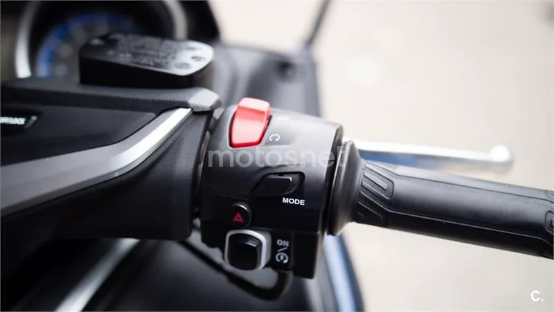 Yamaha TMAX – Vista 11