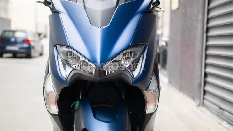 Yamaha TMAX – Vista 14