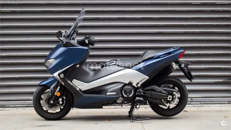 Yamaha TMAX – Vista 16