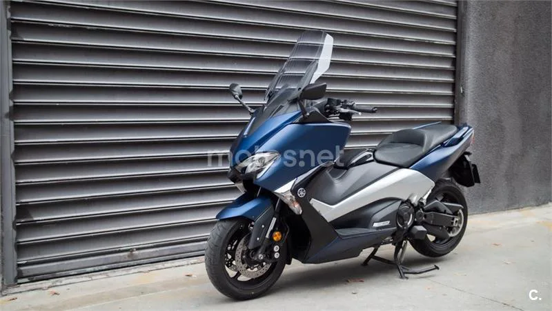 Yamaha TMAX – Vista 17