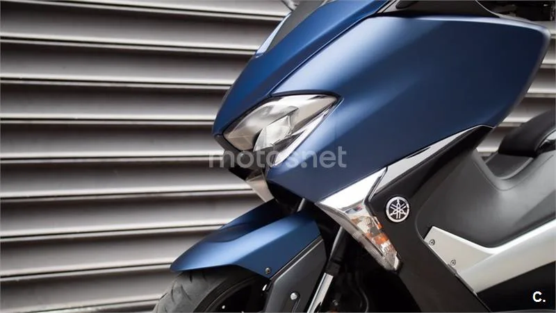 Yamaha TMAX – Vista 18