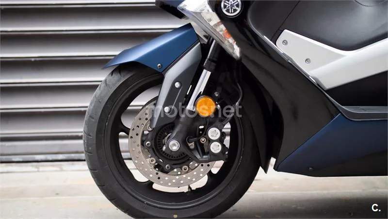 Yamaha TMAX – Vista 19