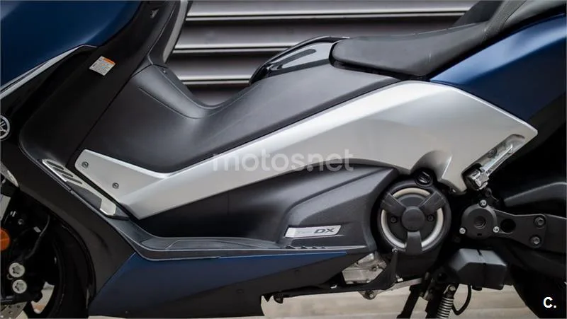 Yamaha TMAX – Vista 20