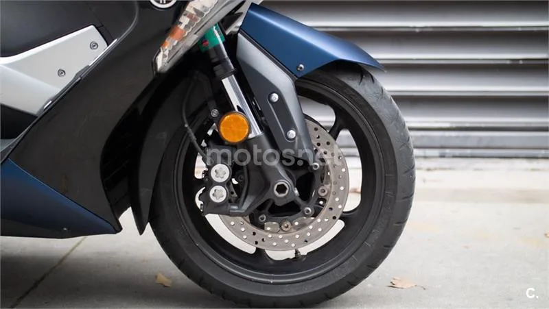 Yamaha TMAX – Vista 4