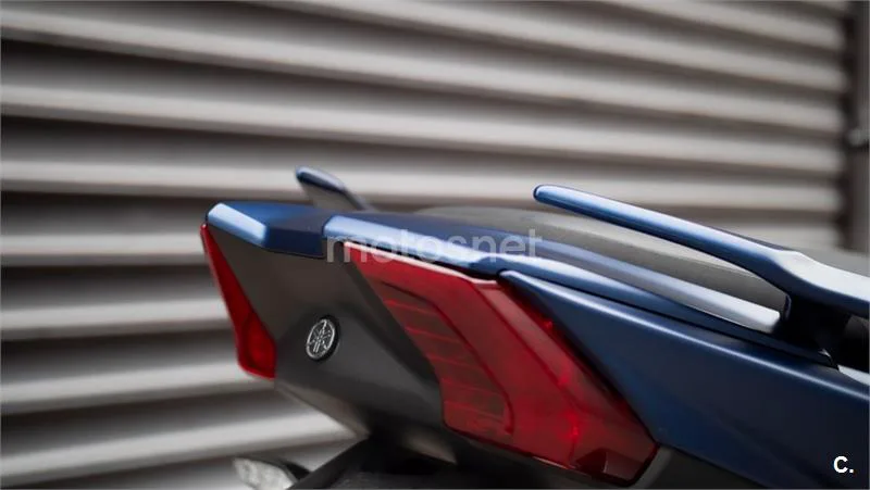 Yamaha TMAX – Vista 8