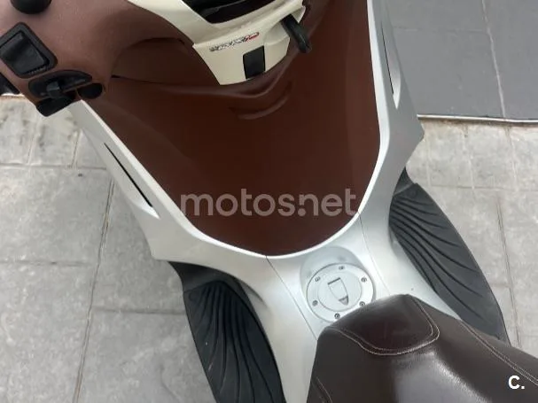 Piaggio Beverly 125 – Vista 7