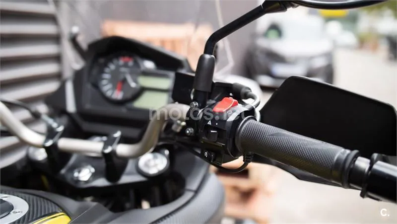 Suzuki V-Strom 650 – Vista 10
