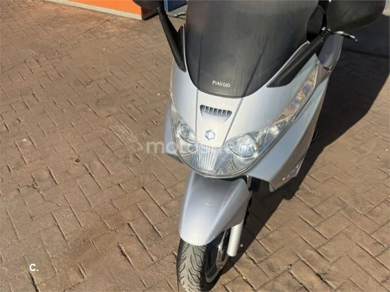Piaggio X8 250 – Vista 3