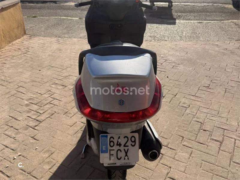 Piaggio X8 250 – Vista 6