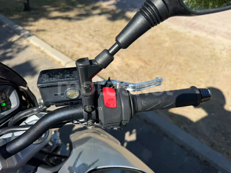 Suzuki GSR 600 – Vista 3
