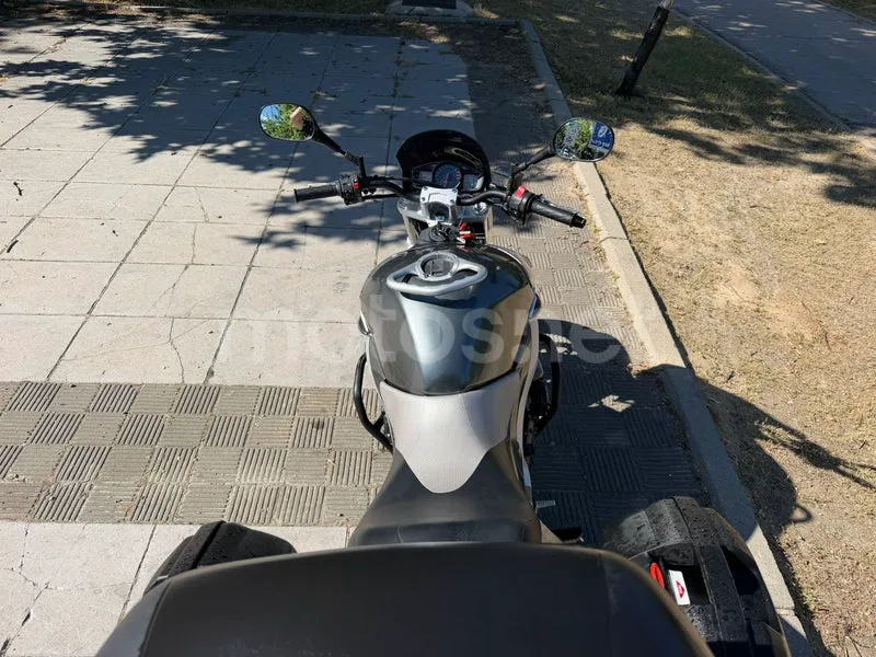 Suzuki GSR 600 – Vista 5