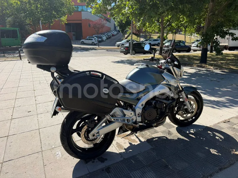 Suzuki GSR 600 – Vista 6