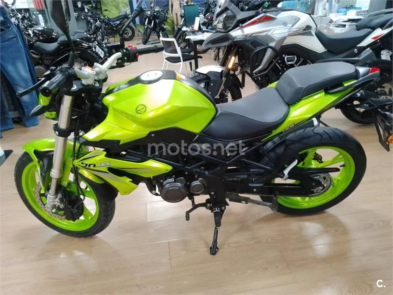 Benelli BN 125 – Vista 3