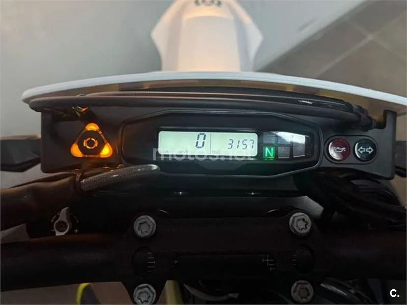 Husqvarna 701 Supermoto – Vista 13