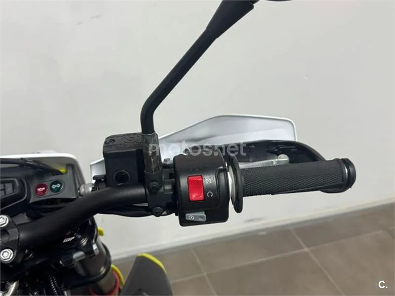 Husqvarna 701 Supermoto – Vista 14