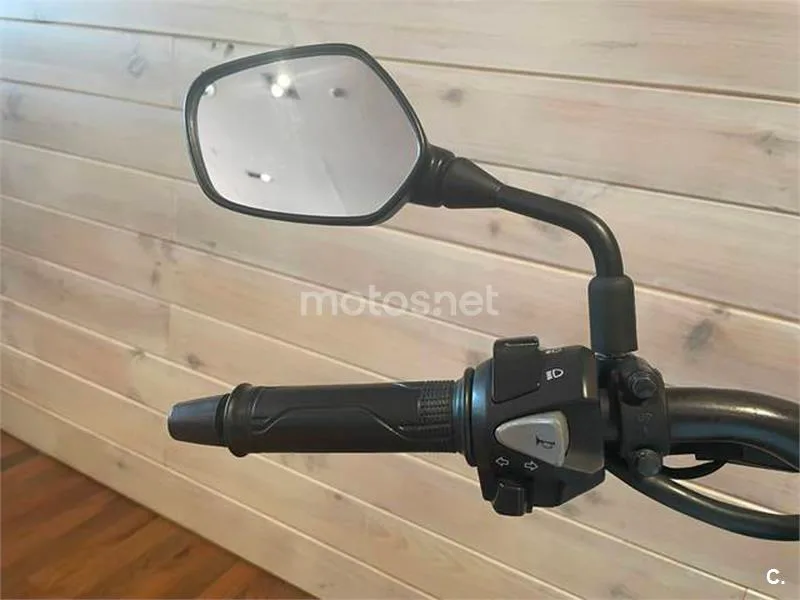 Honda CB 125 R – Vista 11