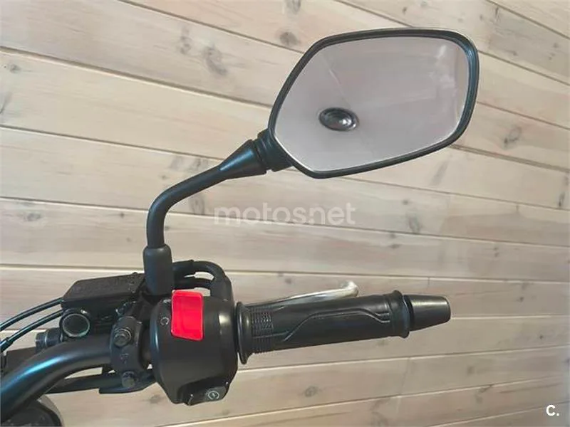 Honda CB 125 R – Vista 15