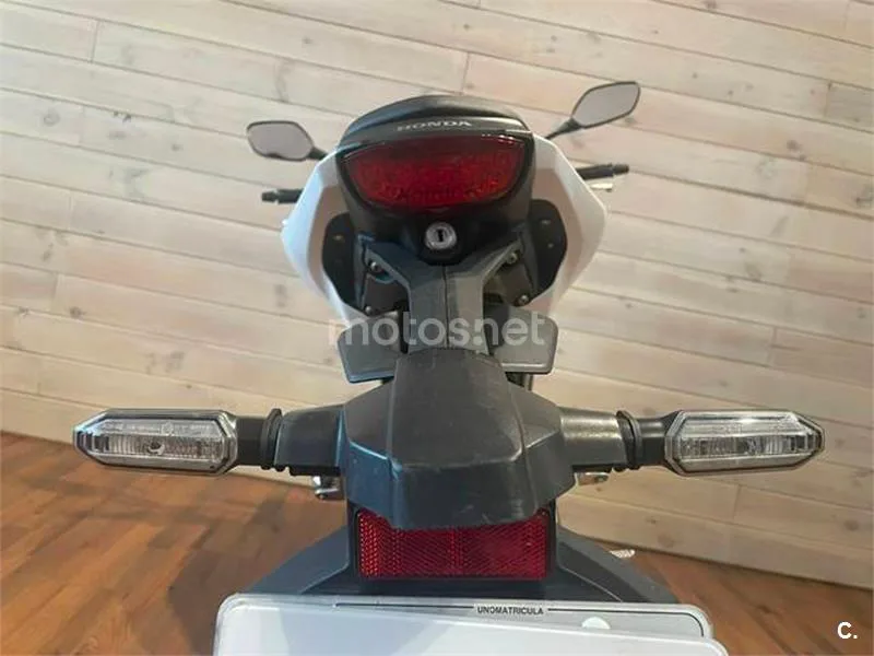 Honda CB 125 R – Vista 6