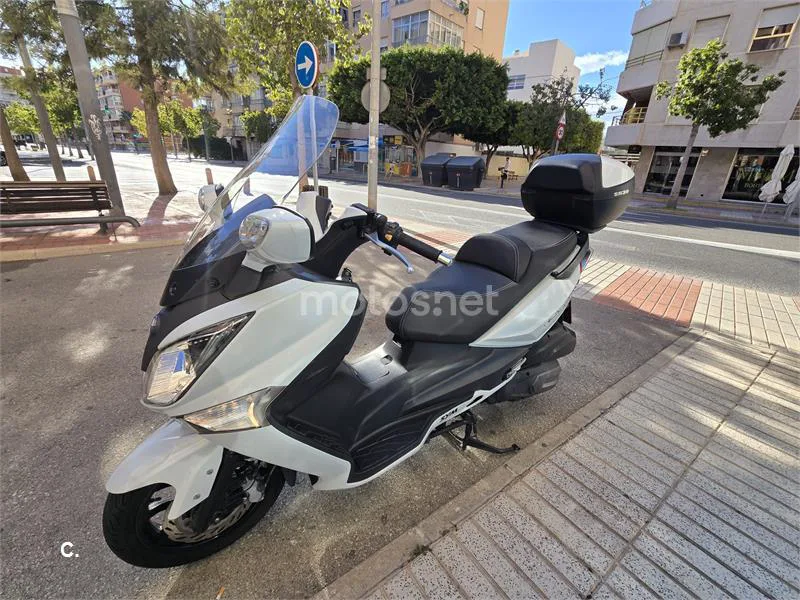 SYM Joymax 300 – Vista 4