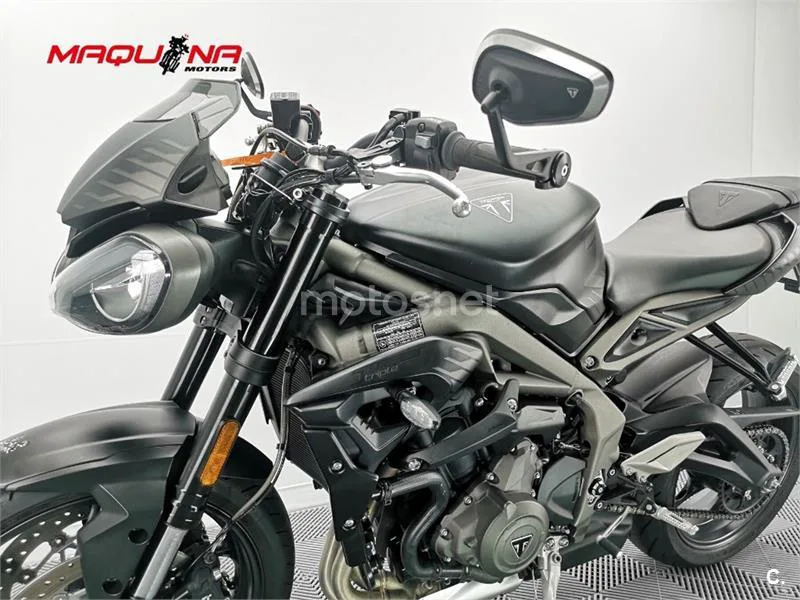 Triumph Street Triple 765 – Vista 22