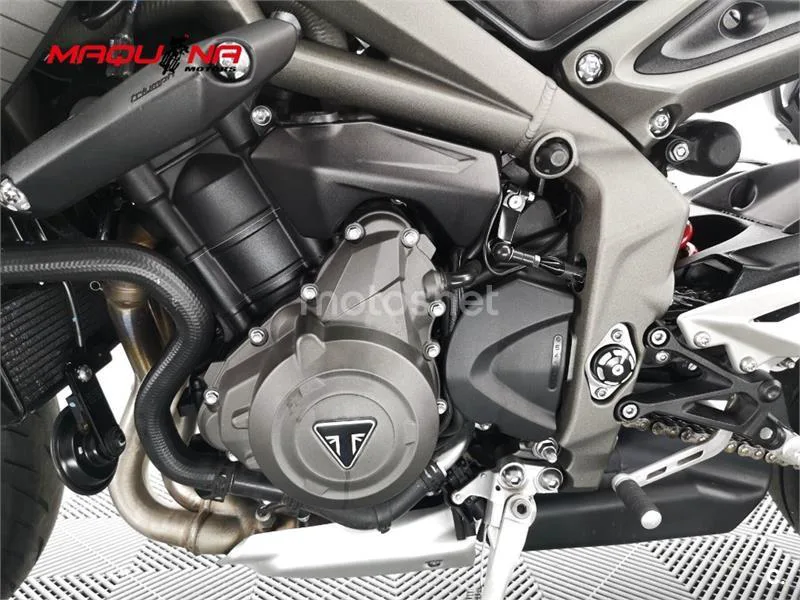 Triumph Street Triple 765 – Vista 24