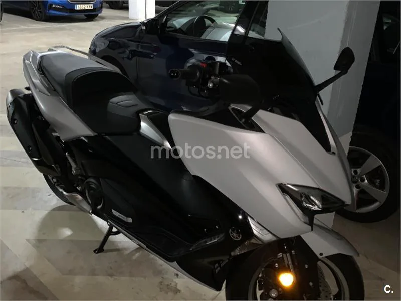 Yamaha TMAX – Vista 3