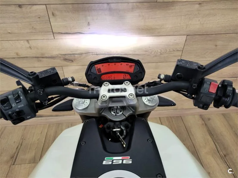 Ducati Monster 696 – Vista 15