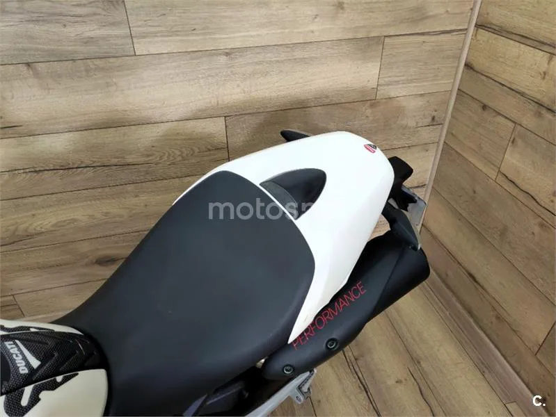 Ducati Monster 696 – Vista 18