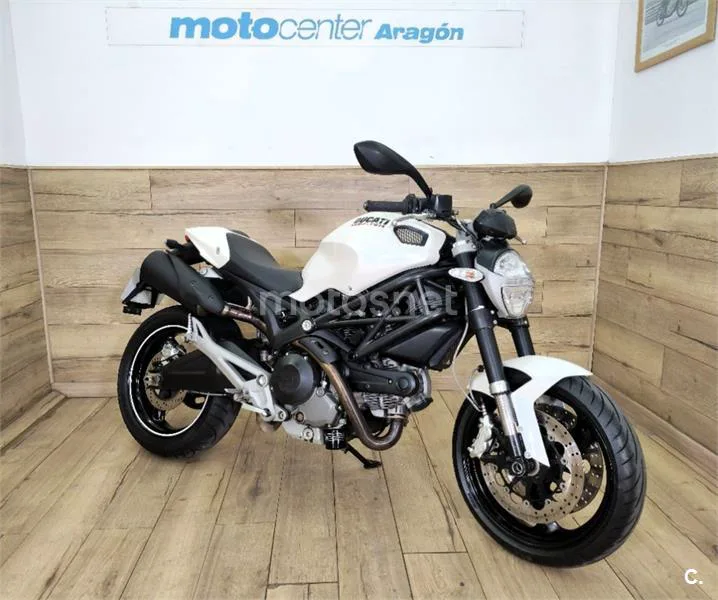 Ducati Monster 696 – Vista 3