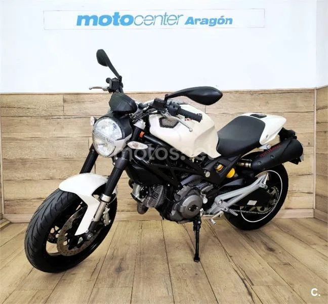 Ducati Monster 696 – Vista 4