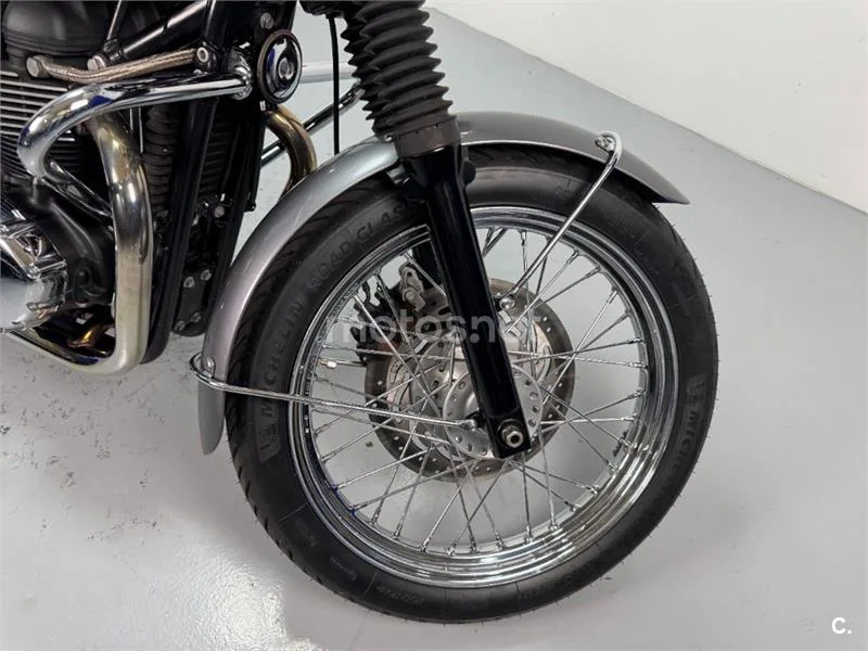 Triumph Bonneville T100 – Vista 16