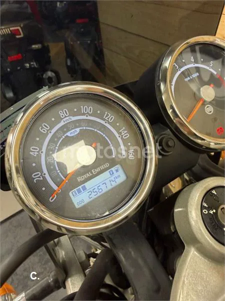 Royal Enfield Continental GT 535 – Vista 12