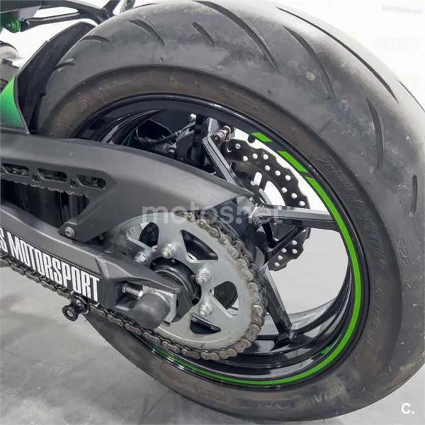 Kawasaki Z900 – Vista 13