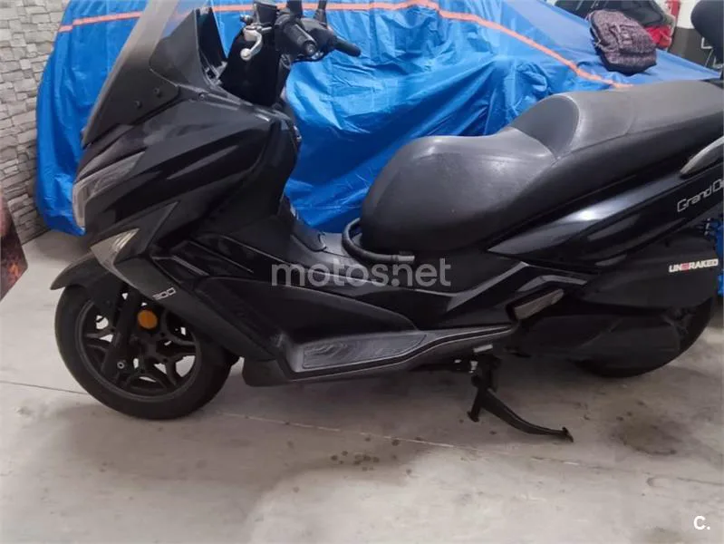 Kymco Grand Dink 300 – Vista 4
