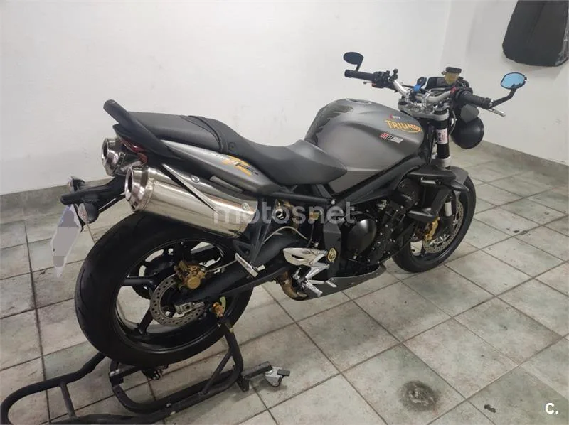 Triumph Street Triple R – Vista 15