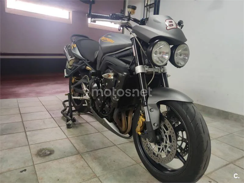 Triumph Street Triple R – Vista 16