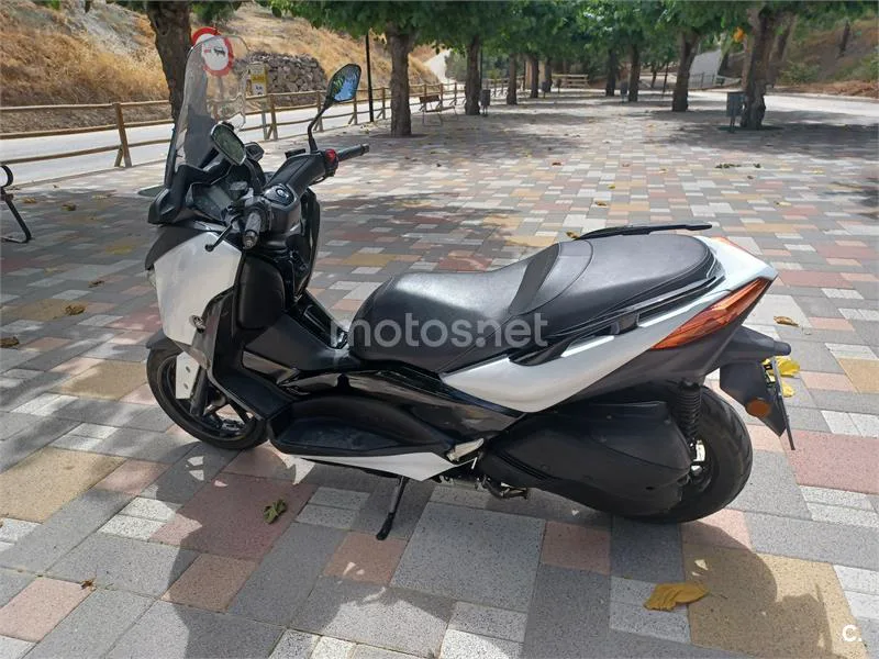 Yamaha XMAX 300 – Vista 4