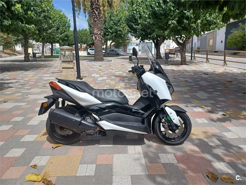 Yamaha XMAX 300 – Vista 7