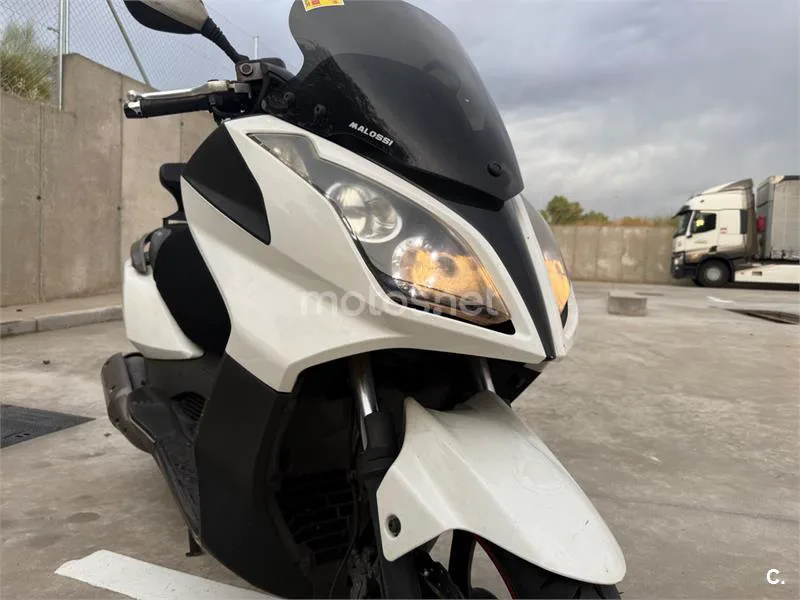 Kymco Super Dink 300 – Vista 2