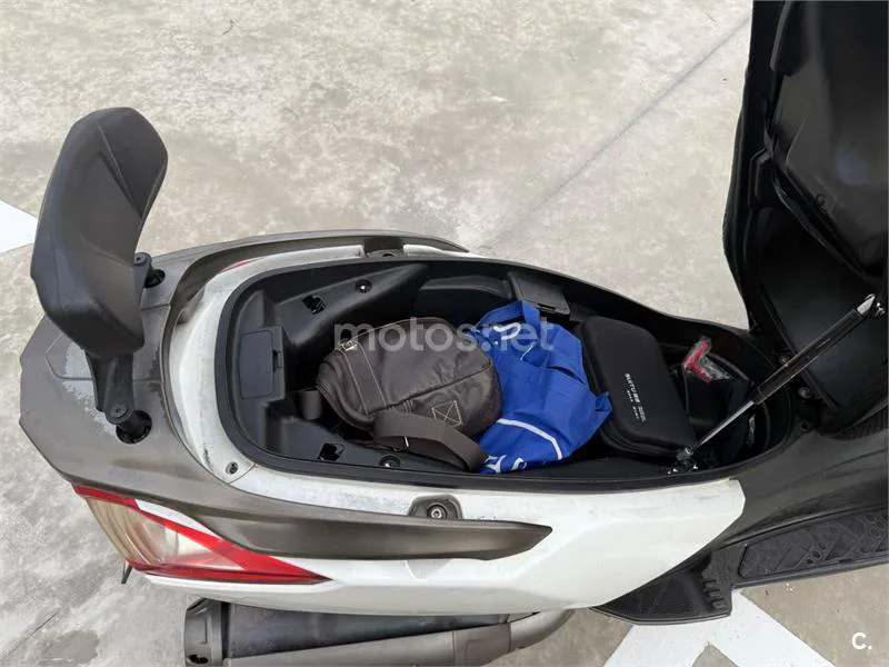 Kymco Super Dink 300 – Vista 3