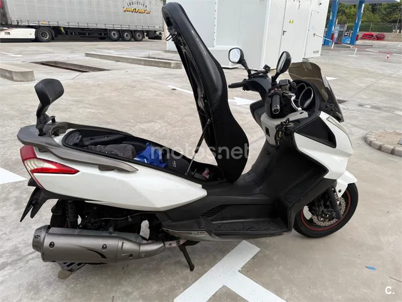 Kymco Super Dink 300 – Vista 4