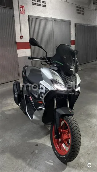 Aprilia SR GT 125 - Vista 5