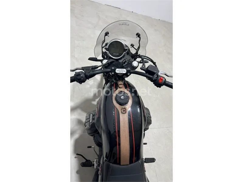 Moto Guzzi V7 – Vista 4
