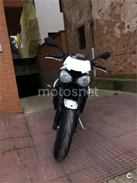 Triumph Street Triple – Vista 3