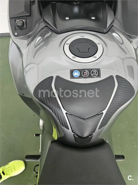 Kawasaki 1400GTR – Vista 6